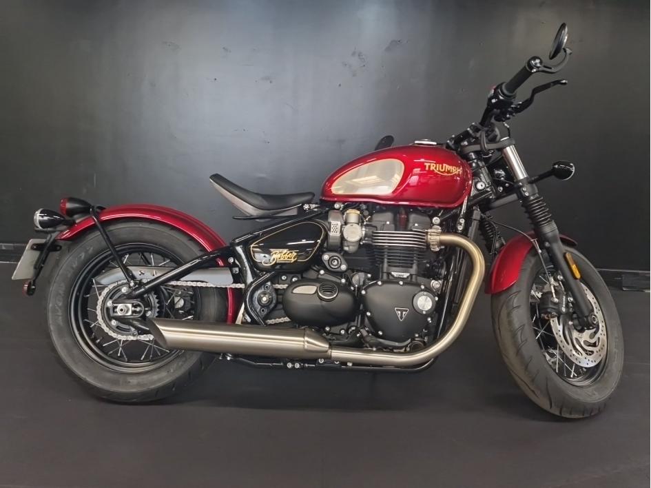 TRIUMPH Bonneville Bobber 1200 GOLD LINE EDITION