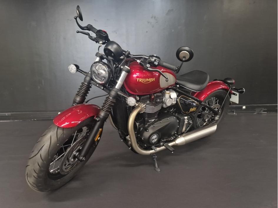 TRIUMPH Bonneville Bobber 1200 GOLD LINE EDITION