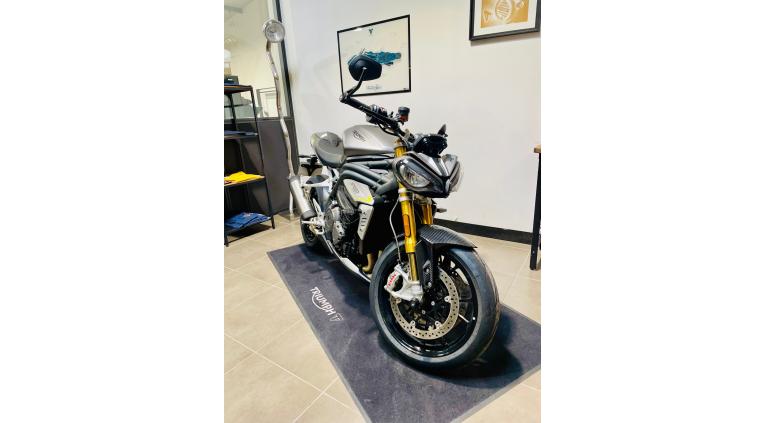 TRIUMPH SPEED TRIPLE 1200 RS