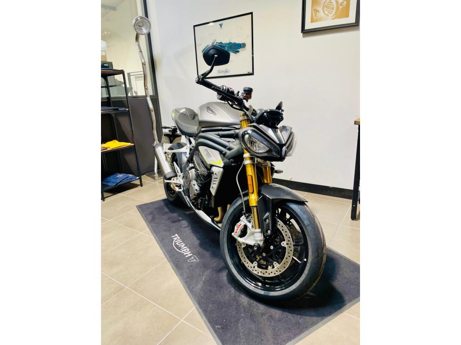 TRIUMPH SPEED TRIPLE 1200 RS