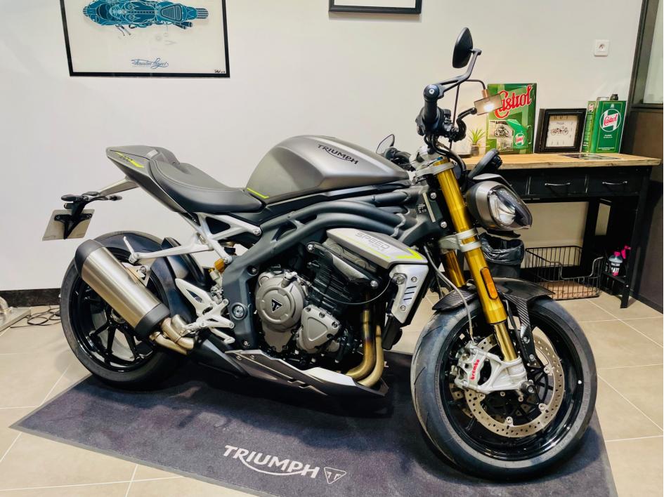TRIUMPH SPEED TRIPLE 1200 RS