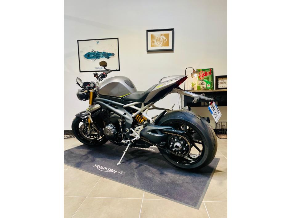 TRIUMPH SPEED TRIPLE 1200 RS