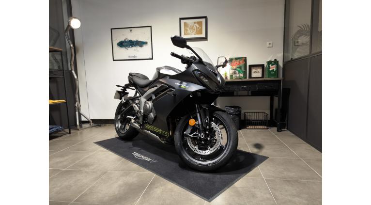 TRIUMPH 	DAYTONA 660